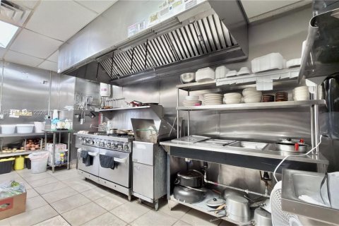 Купить коммерческую недвижимость в Норт-Майами, Флорида № 2152901 - фото 4