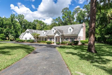 House in Gainesville, Florida 4 bedrooms, 384.8 sq.m. № 1832069 - photo 2