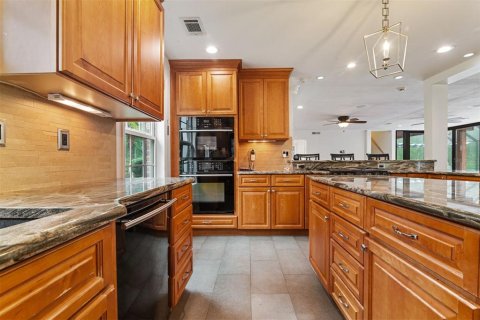 House in Gainesville, Florida 4 bedrooms, 384.8 sq.m. № 1832069 - photo 15
