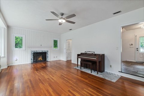 House in Gainesville, Florida 4 bedrooms, 384.8 sq.m. № 1832069 - photo 8