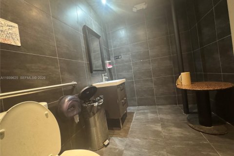 Propiedad comercial en venta en Hollywood, Florida № 2056783 - foto 4