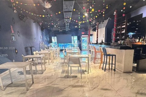 Propiedad comercial en venta en Hollywood, Florida № 2056783 - foto 1