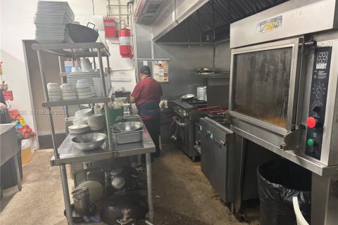 Propiedad comercial en venta en Hollywood, Florida № 2056783 - foto 2