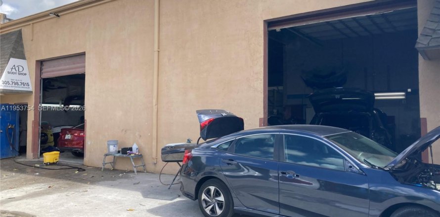 Propiedad comercial en Miami, Florida № 2008182