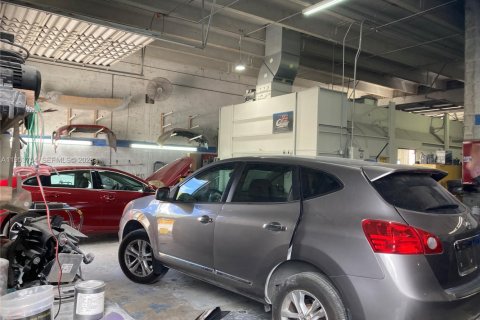 Propiedad comercial en venta en Miami, Florida № 2008182 - foto 4