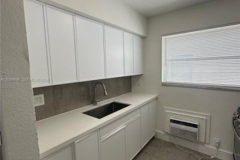 Villa ou maison à louer à Miami Beach, Floride: 695.09 m2 № 2295852 - photo 6