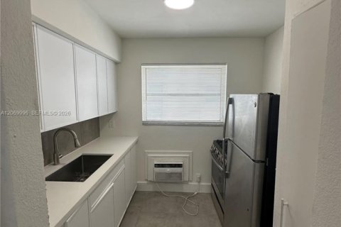 Villa ou maison à louer à Miami Beach, Floride: 695.09 m2 № 2295852 - photo 2