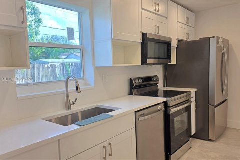 Villa ou maison à vendre à Pompano Beach, Floride: 4 chambres, 140.47 m2 № 2021907 - photo 5