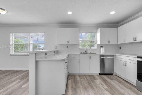 Townhouse in Miami, Florida 4 bedrooms, 214.33 sq.m. № 2066139 - photo 7