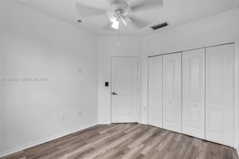 Townhouse in Miami, Florida 4 bedrooms, 214.33 sq.m. № 2066139 - photo 24