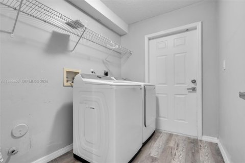 Townhouse in Miami, Florida 4 bedrooms, 214.33 sq.m. № 2066139 - photo 30