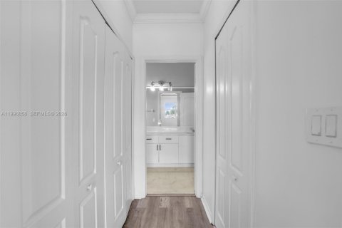 Townhouse in Miami, Florida 4 bedrooms, 214.33 sq.m. № 2066139 - photo 19