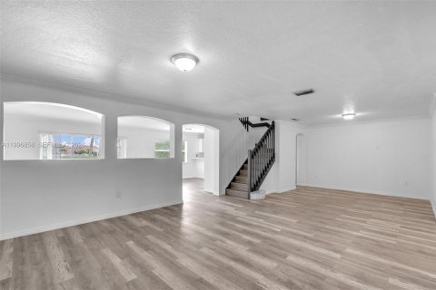 Townhouse in Miami, Florida 4 bedrooms, 214.33 sq.m. № 2066139 - photo 5