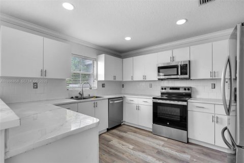 Townhouse in Miami, Florida 4 bedrooms, 214.33 sq.m. № 2066139 - photo 8