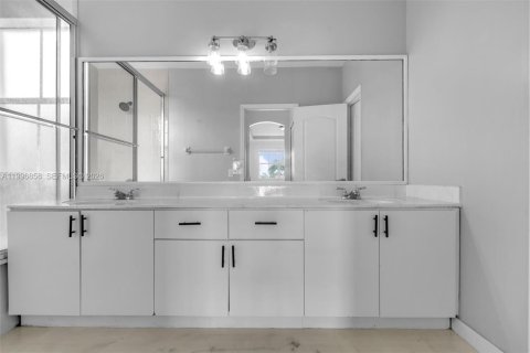 Townhouse in Miami, Florida 4 bedrooms, 214.33 sq.m. № 2066139 - photo 20