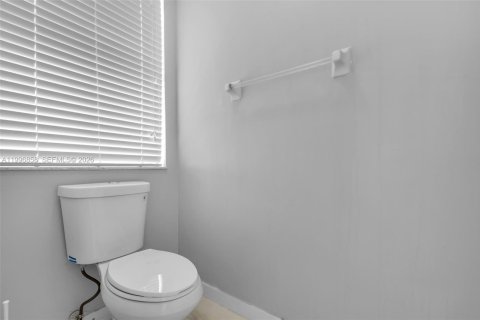 Townhouse in Miami, Florida 4 bedrooms, 214.33 sq.m. № 2066139 - photo 22