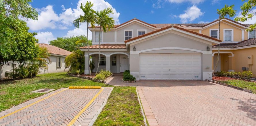 Townhouse in Miami, Florida 4 bedrooms, 214.33 sq.m. № 2066139