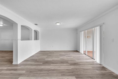 Townhouse in Miami, Florida 4 bedrooms, 214.33 sq.m. № 2066139 - photo 10