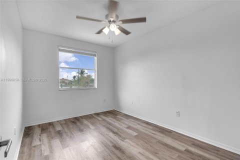 Townhouse in Miami, Florida 4 bedrooms, 214.33 sq.m. № 2066139 - photo 25