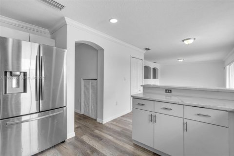 Townhouse in Miami, Florida 4 bedrooms, 214.33 sq.m. № 2066139 - photo 9