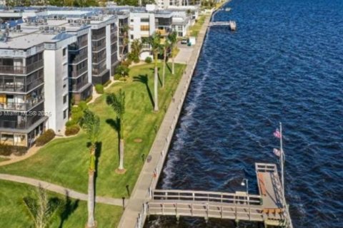 Copropriété à vendre à Fort Myers, Floride: 2 chambres, 131.18 m2 № 1689064 - photo 21