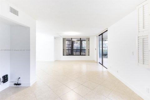 Condo in Fort Myers, Florida, 2 bedrooms  № 1689064 - photo 3