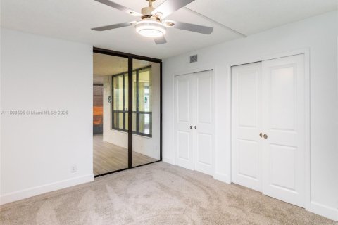 Condo in Fort Myers, Florida, 2 bedrooms  № 1689064 - photo 13
