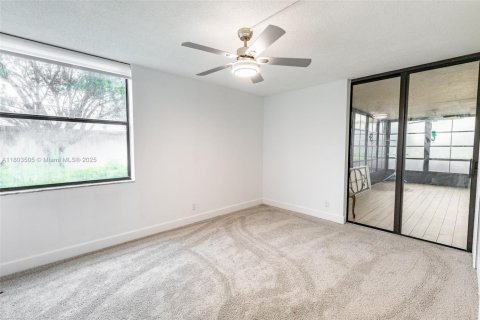Condo in Fort Myers, Florida, 2 bedrooms  № 1689064 - photo 12