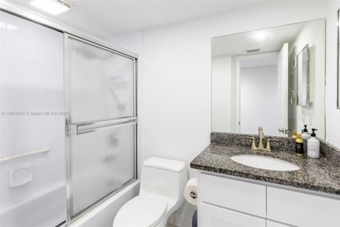 Condo in Fort Myers, Florida, 2 bedrooms  № 1689064 - photo 7
