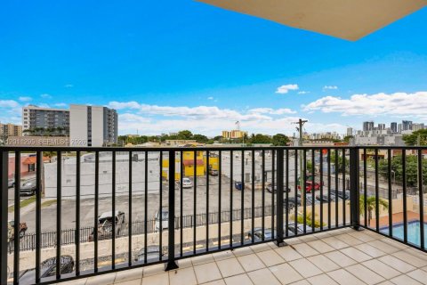 Купить кондоминиум в Майами, Флорида 2 спальни, 65.59м2, № 2075155 - фото 12