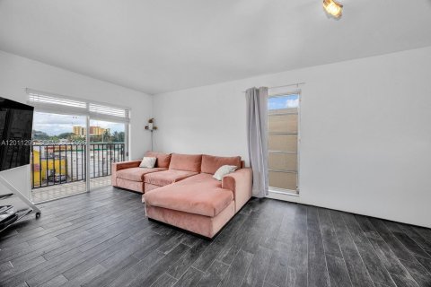 Купить кондоминиум в Майами, Флорида 2 спальни, 65.59м2, № 2075155 - фото 4
