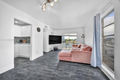 Купить кондоминиум в Майами, Флорида 2 спальни, 65.59м2, № 2075155 - фото 2