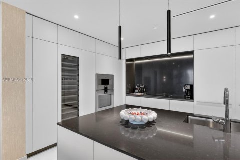 Снять в аренду кондоминиум в Майами, Флорида 3 спальни, 328.5м2, № 2145870 - фото 13