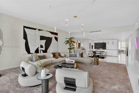 Снять в аренду кондоминиум в Майами, Флорида 3 спальни, 328.5м2, № 2145870 - фото 18