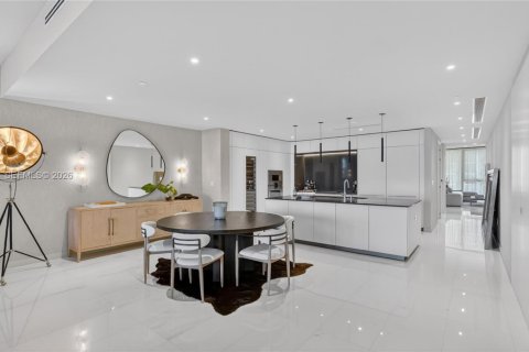 Снять в аренду кондоминиум в Майами, Флорида 3 спальни, 328.5м2, № 2145870 - фото 10