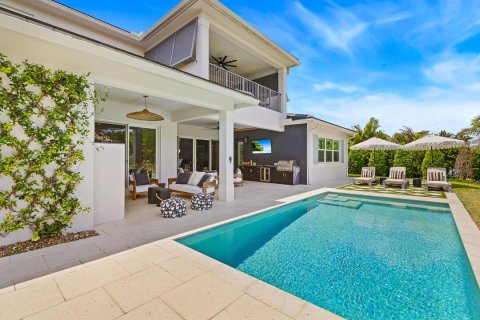 House in Jensen Beach, Florida 5 bedrooms, 484.76 sq.m. № 2153644