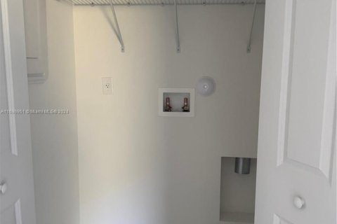 Villa ou maison à louer à Miami, Floride: 4 chambres № 1960084 - photo 10