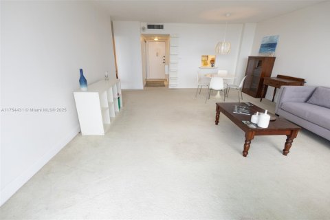 Condo in North Miami, Florida, 1 bedroom  № 1712877 - photo 7