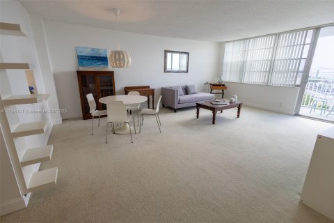 Condo in North Miami, Florida, 1 bedroom  № 1712877 - photo 4
