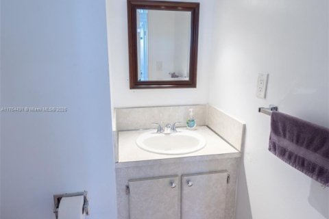 Condo in North Miami, Florida, 1 bedroom  № 1712877 - photo 22