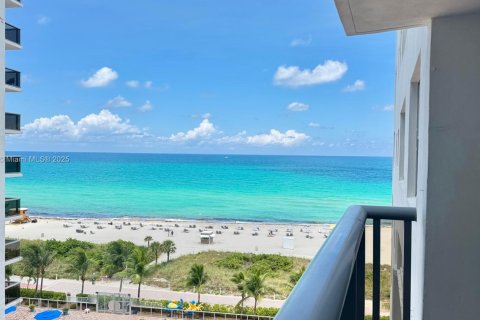 Купить кондоминиум в Майами-Бич, Флорида 2 спальни, 112.04м2, № 1979828 - фото 1