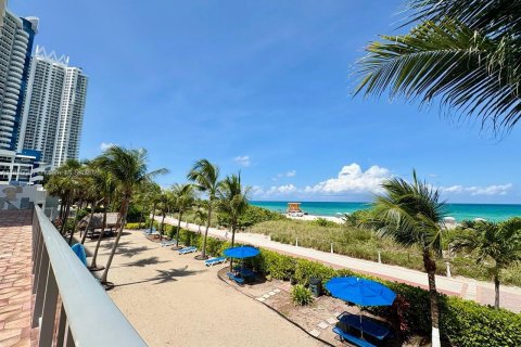 Купить кондоминиум в Майами-Бич, Флорида 2 спальни, 112.04м2, № 1979828 - фото 17