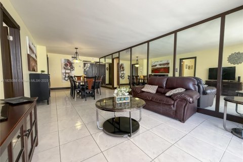 Купить кондоминиум в Майами-Бич, Флорида 2 спальни, 112.04м2, № 1979828 - фото 30