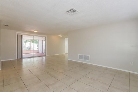Casa en alquiler en Holiday, Florida, 3 dormitorios, 120.59 m2 № 1598429 - foto 4