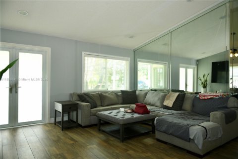 Casa en venta en Miami, Florida, 3 dormitorios, 154.03 m2 № 1945732 - foto 7