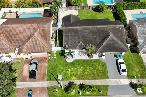 Casa en venta en Miami, Florida, 3 dormitorios, 154.03 m2 № 1945732 - foto 24