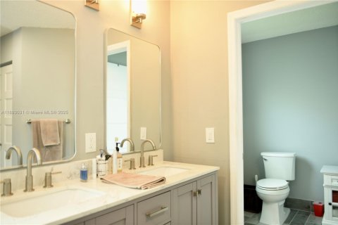 Casa en venta en Miami, Florida, 3 dormitorios, 154.03 m2 № 1945732 - foto 12