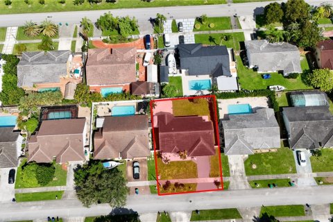 Casa en venta en Miami, Florida, 3 dormitorios, 154.03 m2 № 1945732 - foto 2