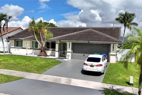 Casa en venta en Miami, Florida, 3 dormitorios, 154.03 m2 № 1945732 - foto 1