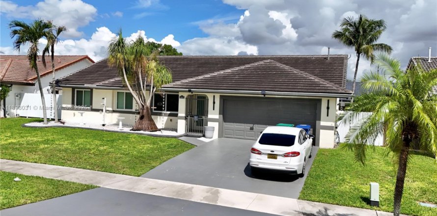 Casa en Miami, Florida 3 dormitorios, 154.03 m2 № 1945732